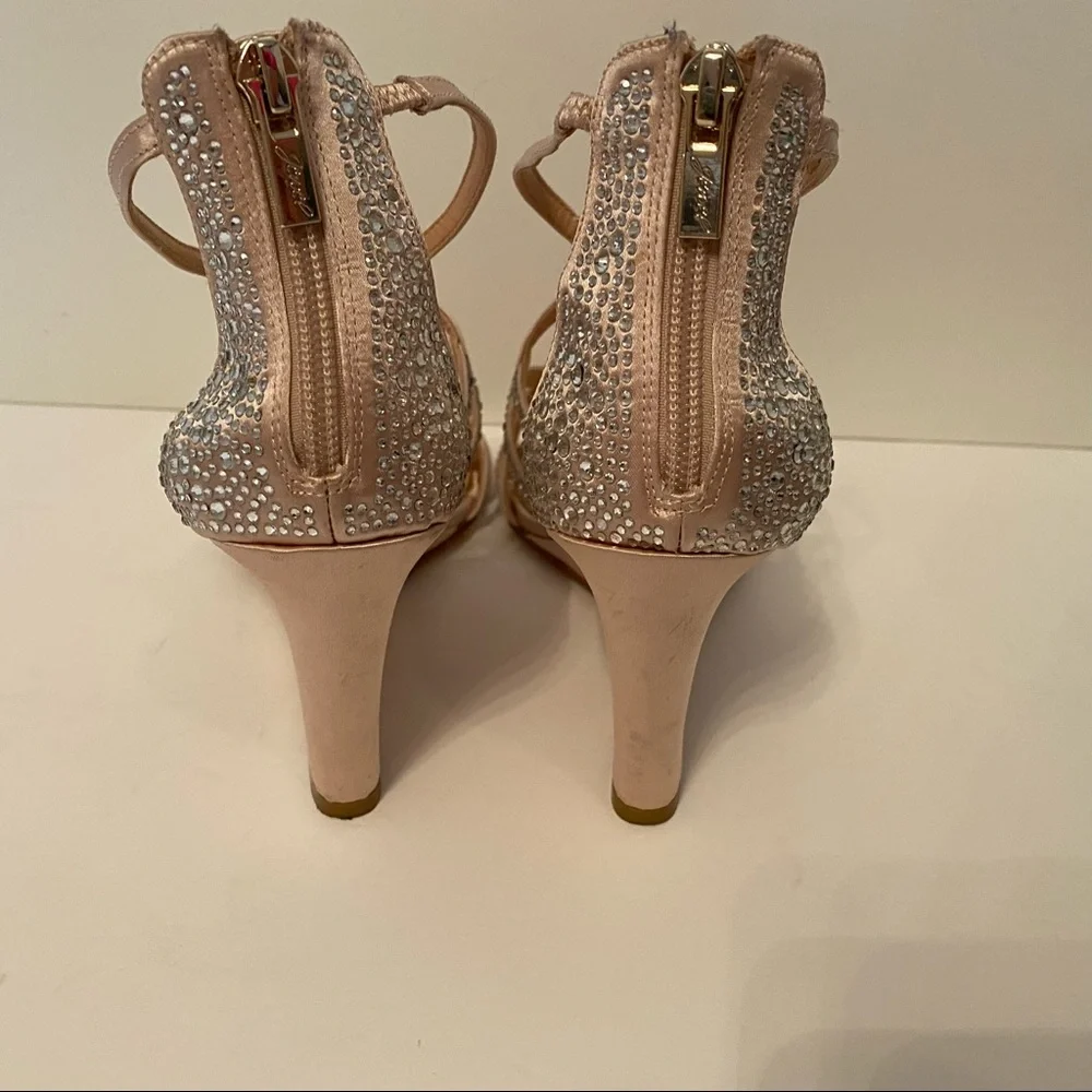 BADGLEY MISCHKA JEWEL SHOES WEDGE TAN FABRIC SATIN CRYSTALS STRAPPY Size 8